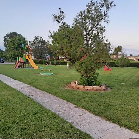 Azienda Agrituristica Ai Prai Bed & Breakfast *